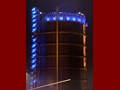 Der nächtliche beleuchtete Gasometer
