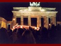 Die ersten Trucks durchfahren das Brandenburger Tor