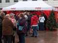 Großeinkauf am Weihnachtsshop von Coca-Cola