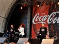 Culture Beat mit Tänzern auf der Bühne